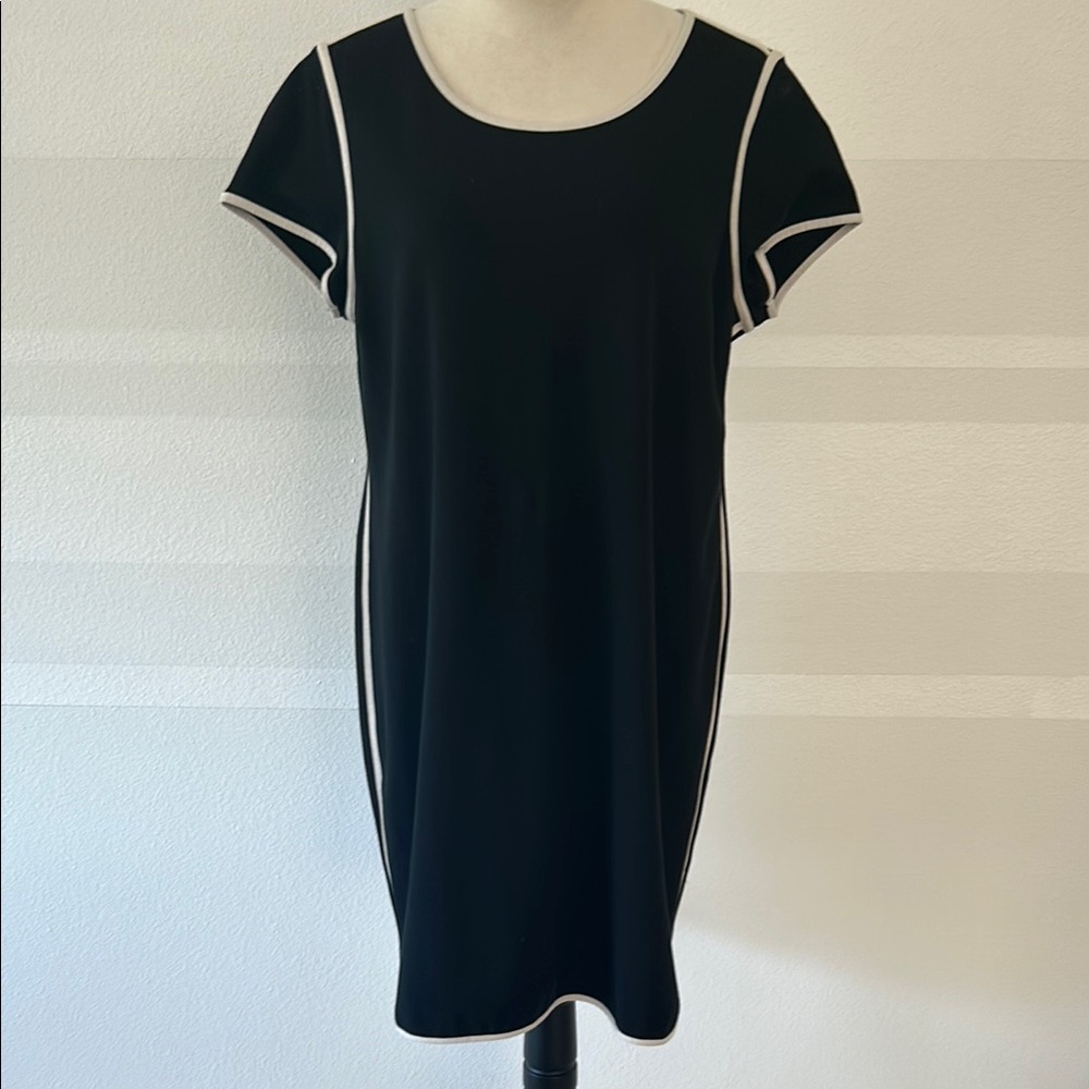 Banana Republic Black w/ Cream Piping